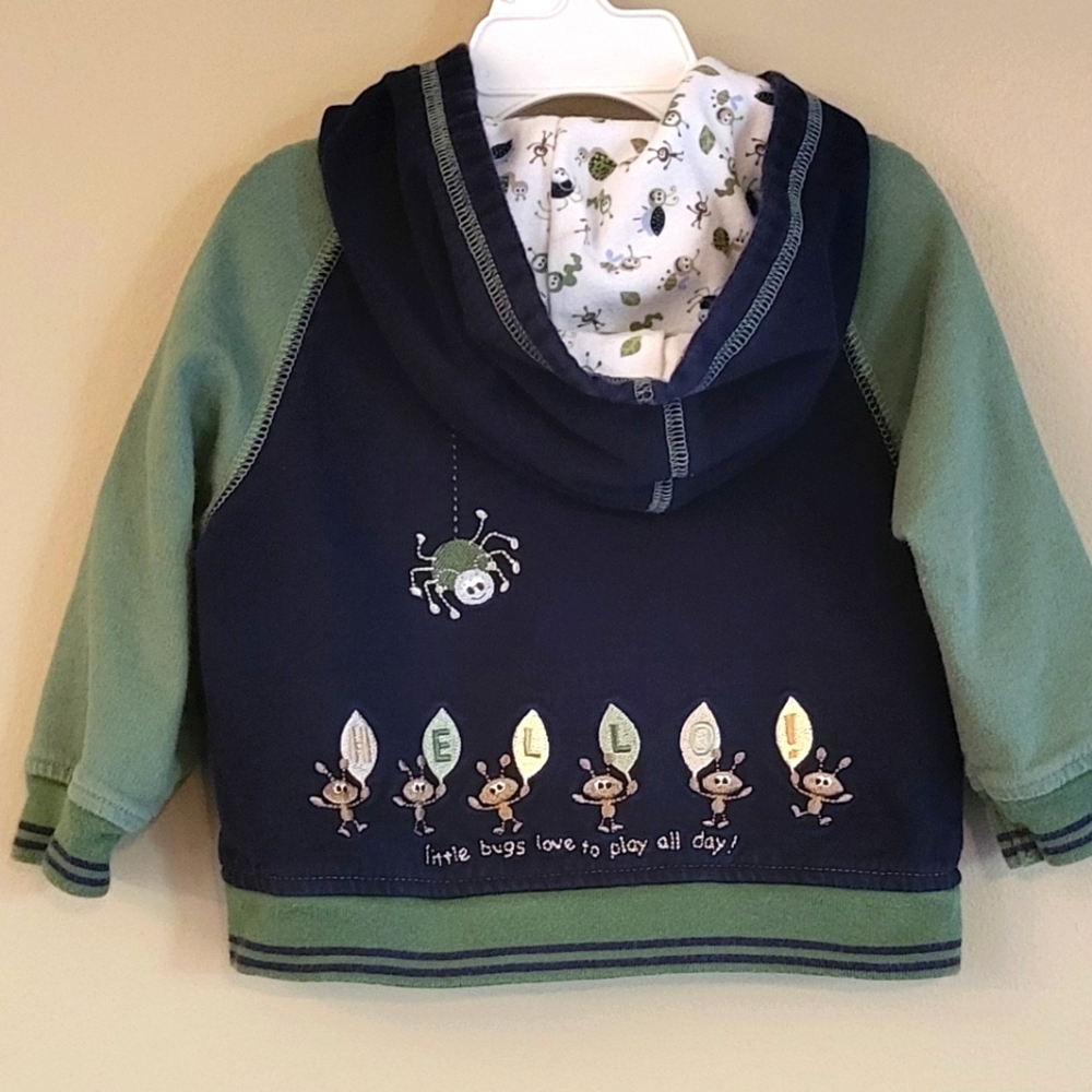 "little bugs love to play all day!" embrodiered navy/green zip up hoodie